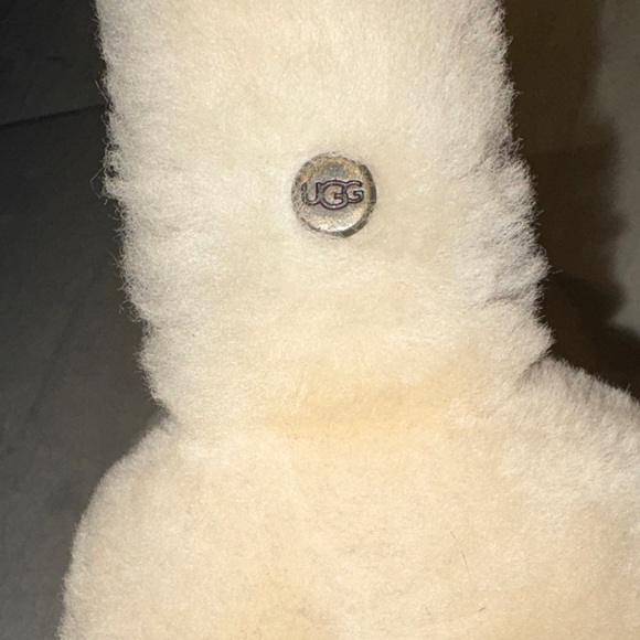 UGG Cream / white Fuzzy sheepskin tech Earmuffs - Picture 3 of 4
